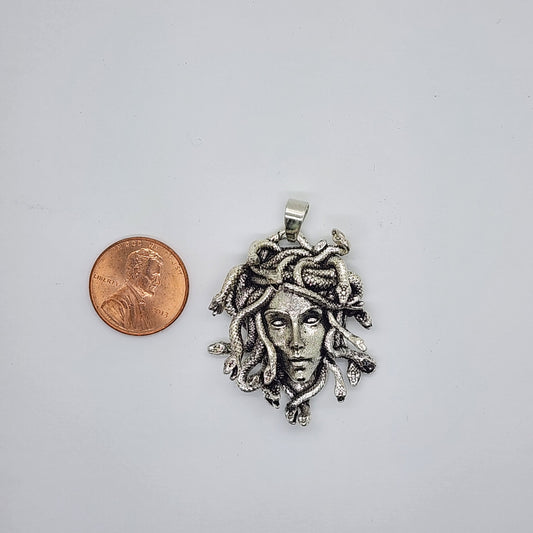 Medusa Head Pendant 1 Piece
