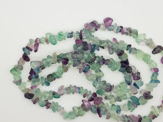 Fluorite chip beads