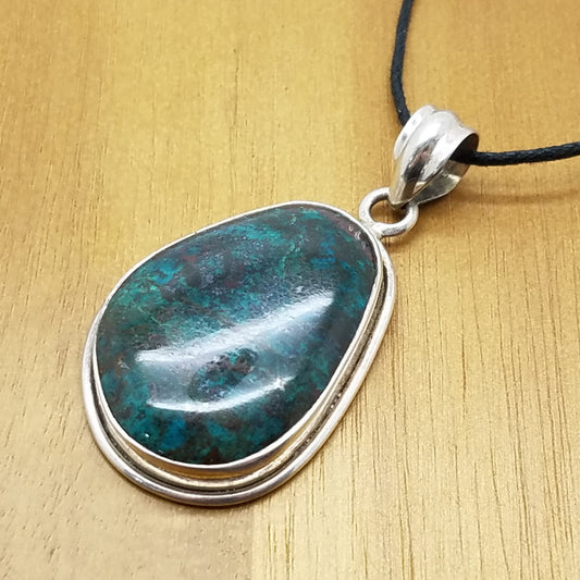 Fine gemstone pendant