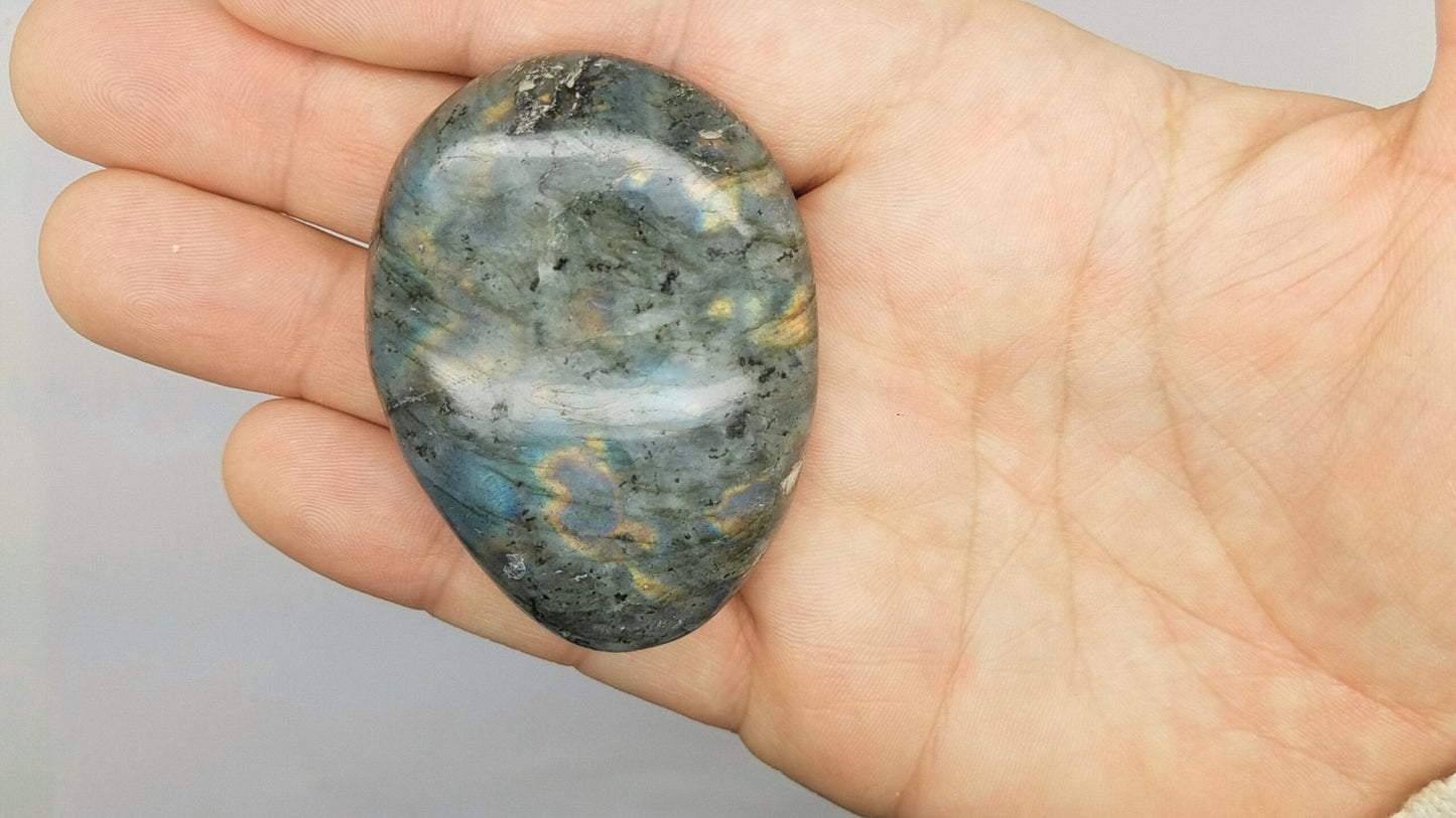 Flashy Labradorite Massage Stone – 1 Pc