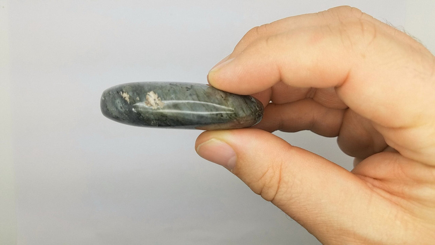 Flashy Labradorite Massage Stone – 1 Pc