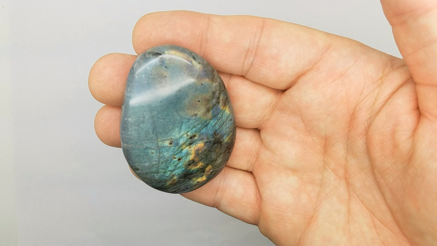 Flashy Labradorite Massage Stone – 1 Pc