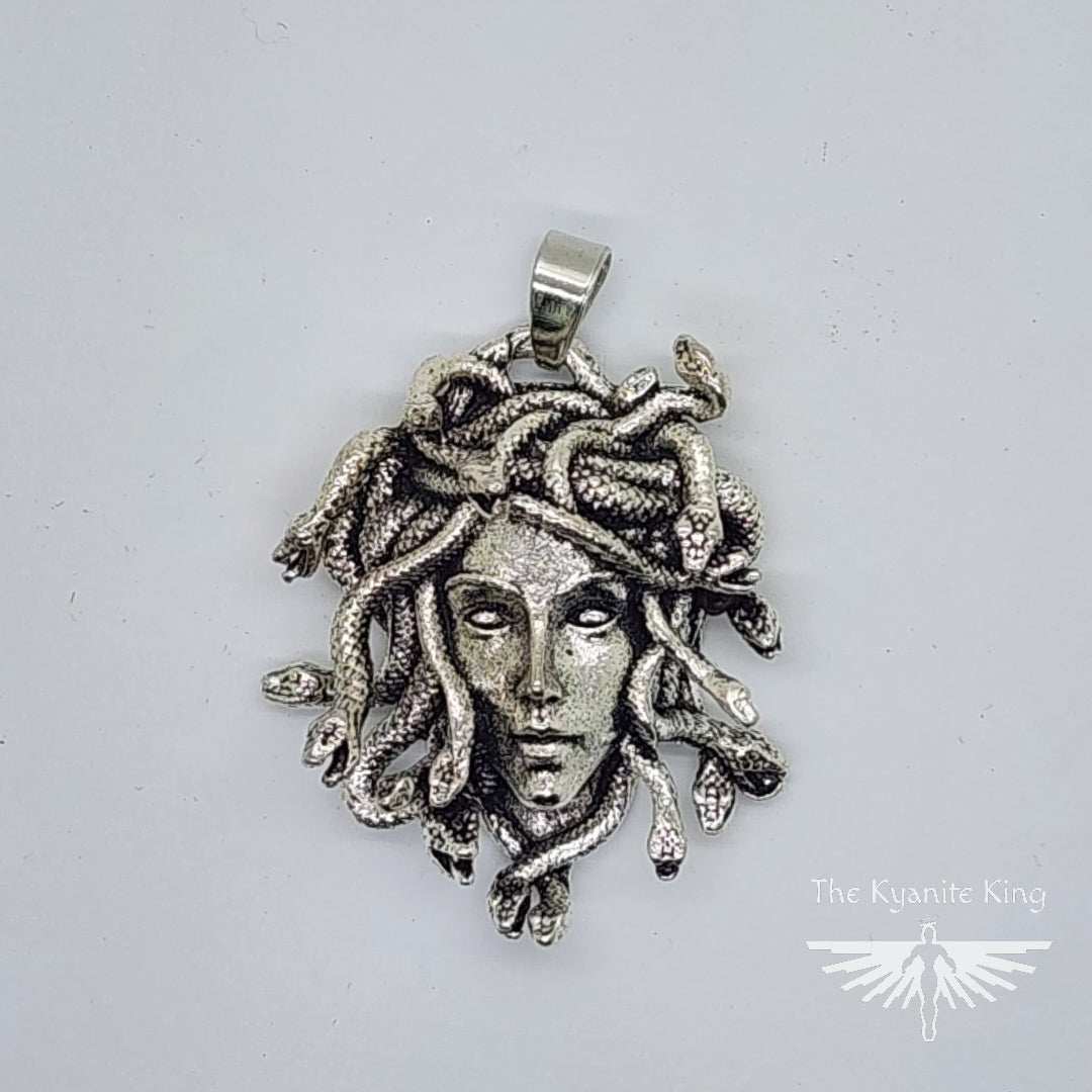 Medusa Head Pendant 1 Piece